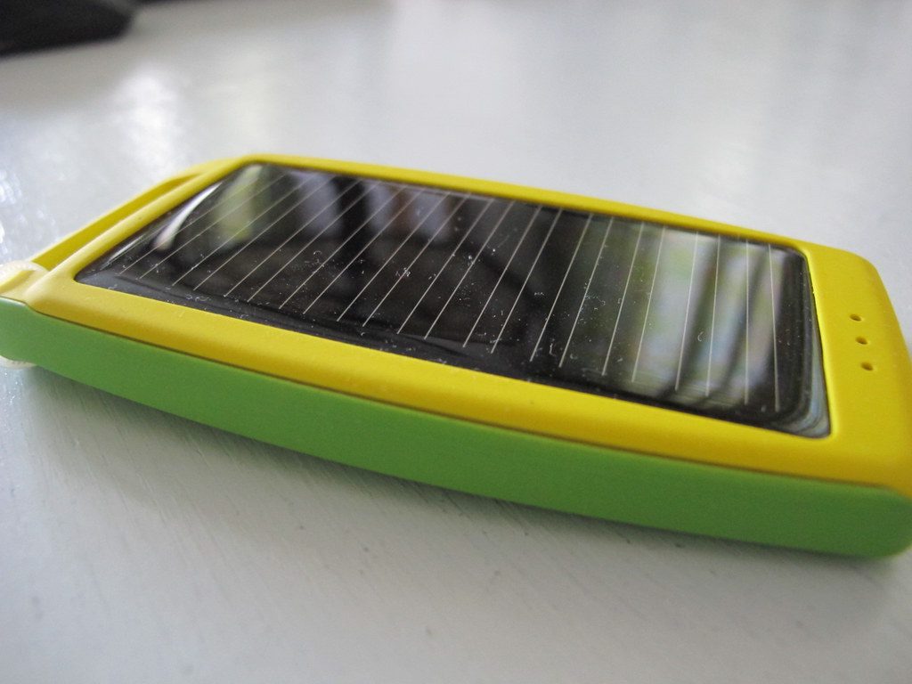 Solar powered battery charger-Vin