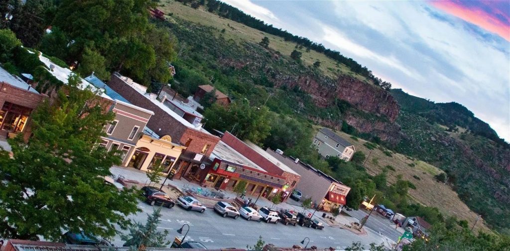 Unlock the Splendid Wonders of Lyons, Colorado: A Day Trip Guide