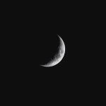 closeup photography of crescent moon
